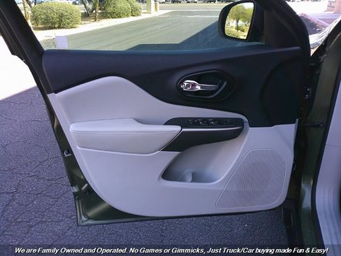 Used 2021 Jeep Cherokee Latitude Plus image 13