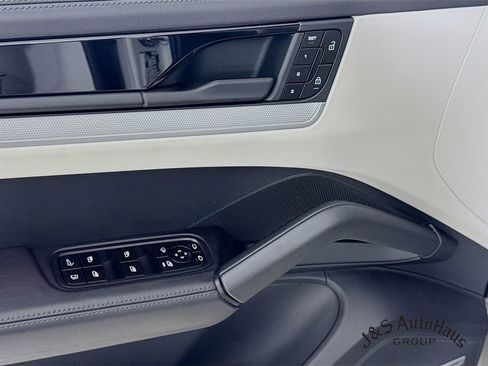 Used 2024 Porsche Cayenne S image 24