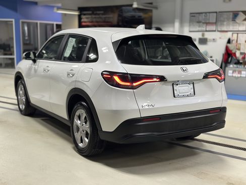Used 2023 Honda HR-V LX image 7