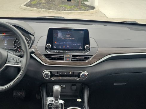 Used 2023 Nissan Altima 2.5 SV image 11