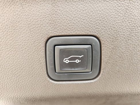 Used 2022 Chevrolet Tahoe LT w/ Luxury Package AWD/4WD image 36