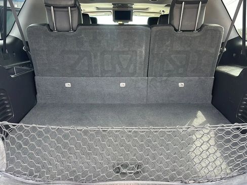 Used 2018 Chevrolet Suburban LT image 36