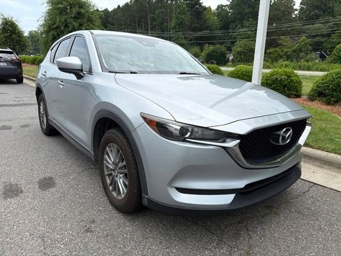 Used 2017 MAZDA CX-5 Touring w/ Preferred Equipment Package FWD image 3