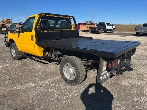 Used 2013 Ford F250 XL w/ Camper Pkg image 4