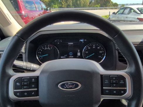 Used 2024 Ford Expedition Limited image 31