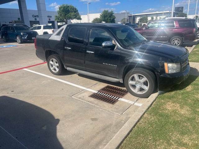 Used 2010 Chevrolet Avalanche LT w/ Texas Edition RWD image 3