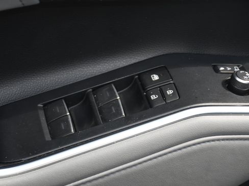 Used 2023 Toyota Highlander Platinum FWD image 12
