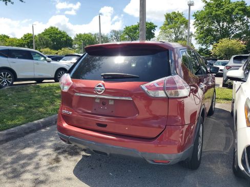 Used 2015 Nissan Rogue S w/ S Family Package FWD image 9