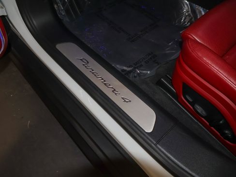 Used 2022 Porsche Panamera image 16