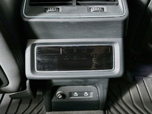 Used 2022 Audi e-tron Premium AWD/4WD image 27