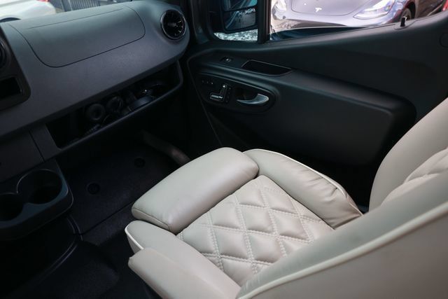 Used 2020 Mercedes-Benz Sprinter 2500 image 25