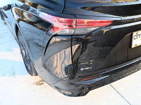 Used 2025 Toyota Sienna XSE image 13