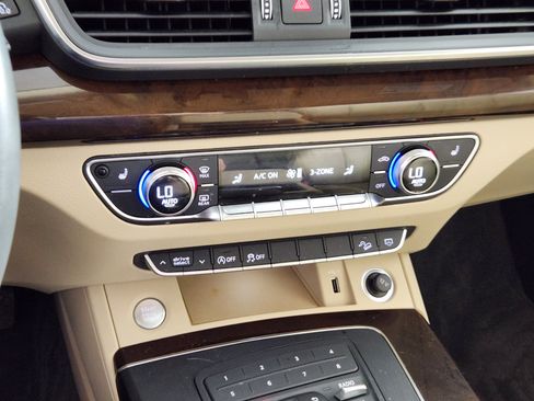 Used 2019 Audi Q5 2.0T Premium w/ Convenience Package AWD/4WD image 24