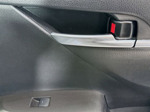 Used 2021 Toyota Camry LE image 29