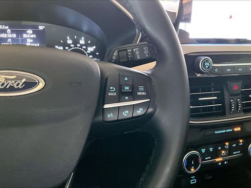 Used 2022 Ford Escape SE w/ SE Sport Appearance Package image 24