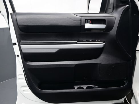 Used 2020 Toyota Tundra Limited w/ Limited Premium Package AWD/4WD image 9