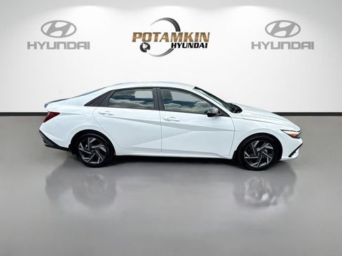 Certified 2025 Hyundai Elantra Sport FWD image 4