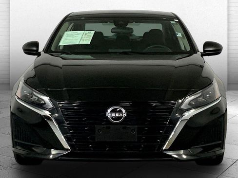 Used 2025 Nissan Altima 2.5 SV image 2