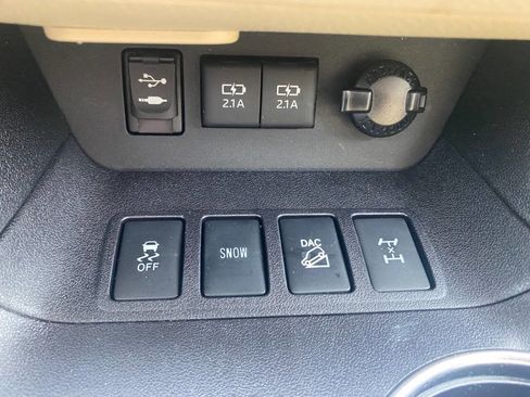 Used 2017 Toyota Highlander AWD V6 image 51