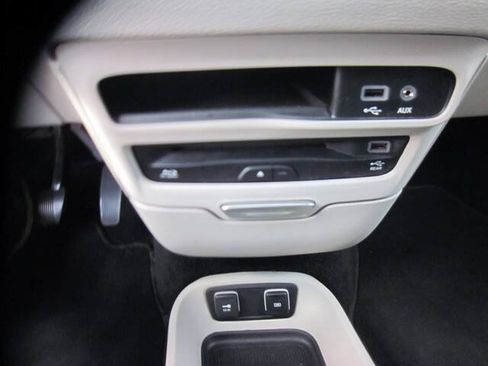 Used 2020 Chrysler Pacifica Limited FWD image 18