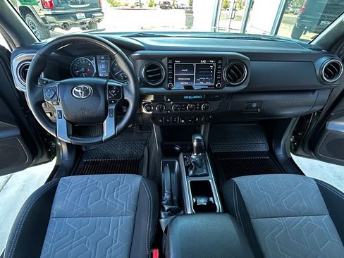 Used 2022 Toyota Tacoma TRD Off-Road w/ Technology Package image 20