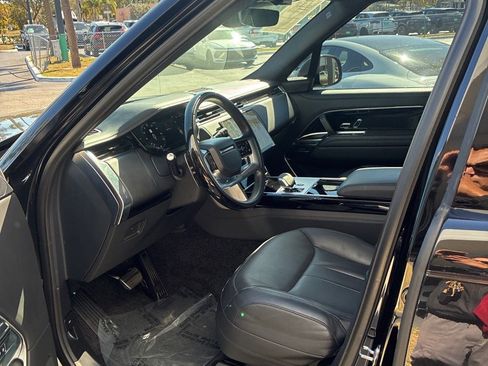 Used 2024 Land Rover Range Rover Long Wheelbase SE image 10