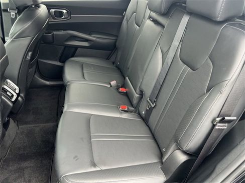 Used 2025 Kia Sorento S w/ Panoramic Sunroof Package image 24