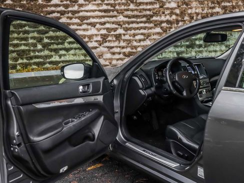 Used 2013 INFINITI G37 x w/ Premium Pkg image 22