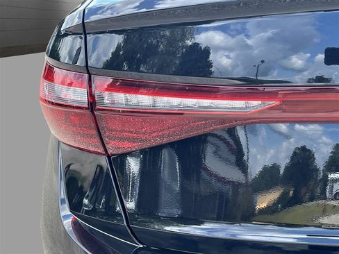 Used 2025 Volkswagen Jetta SE FWD image 9