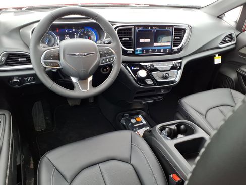 New 2026 Chrysler Voyager LX image 9