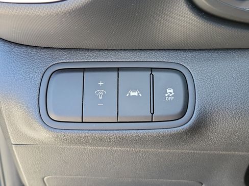 Used 2022 Hyundai Venue SEL image 26