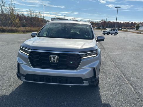 New 2025 Honda Pilot Touring image 16