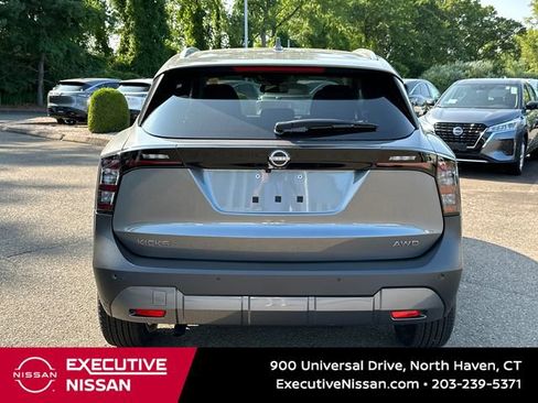 Used 2025 Nissan Kicks SV w/ SV Premium Package image 3