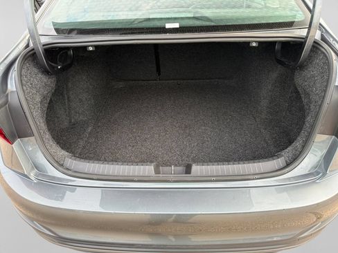 Used 2024 Volkswagen Jetta SE FWD image 34