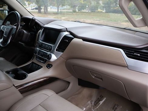 Used 2018 GMC Yukon SLT w/ Premium Edition image 17