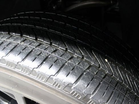 Used 2024 GMC Yukon XL SLT w/ SLT Luxury Package image 7