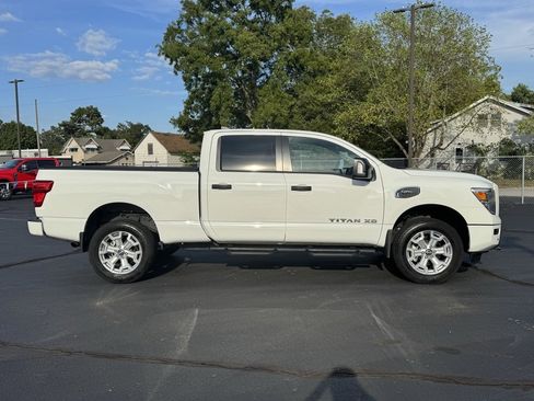 Used 2024 Nissan Titan SV w/ SV Convenience Package image 19