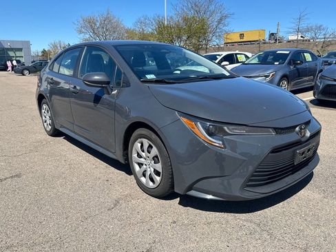 Used 2025 Toyota Corolla LE FWD image 9