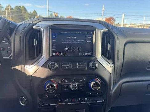 Used 2022 Chevrolet Silverado 1500 LT image 14