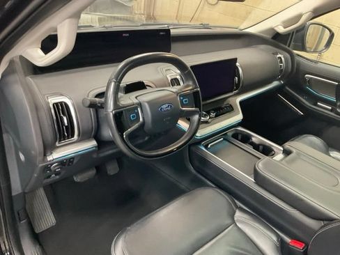 Used 2025 Ford Expedition Max Platinum AWD/4WD image 5
