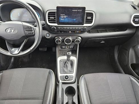 Used 2023 Hyundai Venue Limited image 14