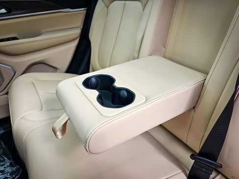 New 2026 Jeep Grand Cherokee Limited image 32