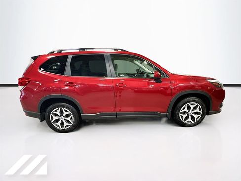 Used 2024 Subaru Forester Premium AWD/4WD image 4