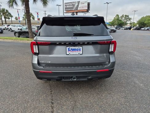 Used 2025 Ford Explorer Active RWD image 4