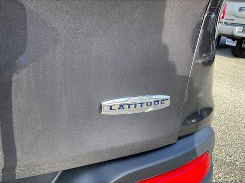 Used 2018 Jeep Cherokee Latitude Plus w/ Comfort/Convenience Group image 14