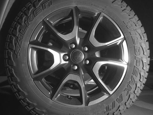 Used 2025 Jeep Compass Trailhawk image 14