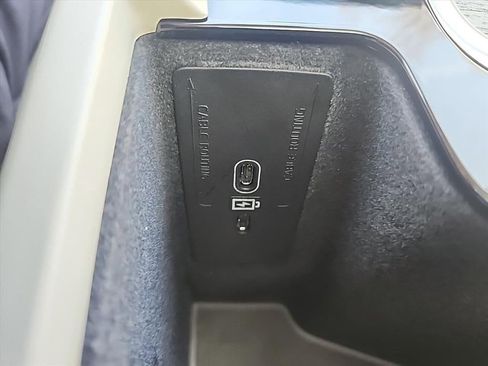 Certified 2025 Volvo XC60 B5 Plus AWD/4WD image 38