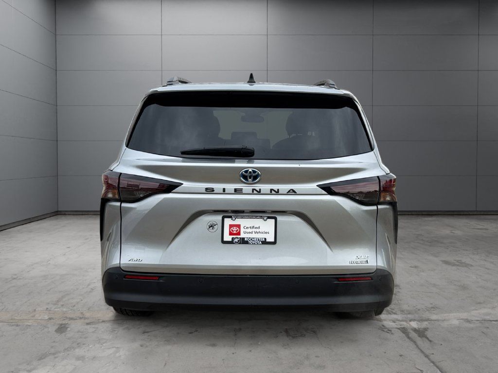 Used 2024 Toyota Sienna XLE w/ XLE Plus Package AWD/4WD image 4