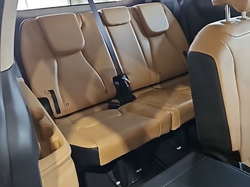 Used 2024 Kia Carnival LX image 16