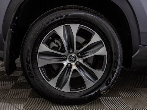 Used 2023 Toyota Highlander XLE image 49